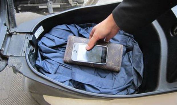 5 Essential Items to Avoid Leaving in Your Motorbike Trunk on a Hot Day