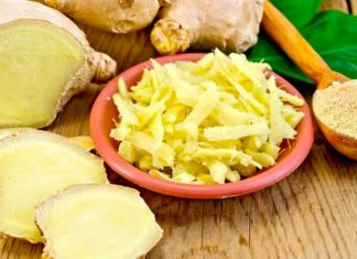 What should you consider for a safe and healthy ginger bath during the cold season?