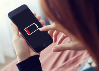 Why is the maximum battery capacity of the iPhone draining fast? Discover 4 common reasons and how to fix it.