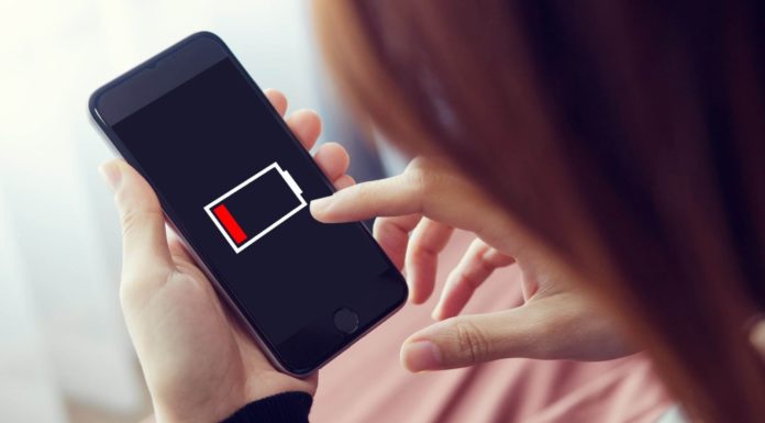 Why is the maximum battery capacity of the iPhone draining fast? Discover 4 common reasons and how to fix it.