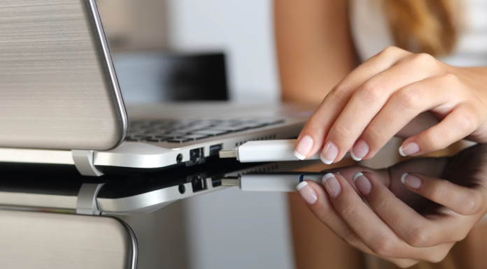 What is USB formatting? How to quickly and safely format USB on Windows 10, 11, and Macbook