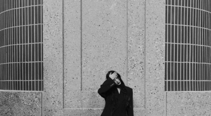 The hottest mistress in the Korean screen transforms with 2 contrasting styles, both styles are equally beautiful and flawless.