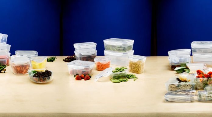 Don’t wait until the plastic box can no longer hold before replacing it, when you see this sign, you must discard it immediately, or cancer may come one day.