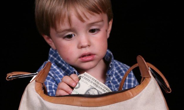 What to do when parents discover their children stealing money?