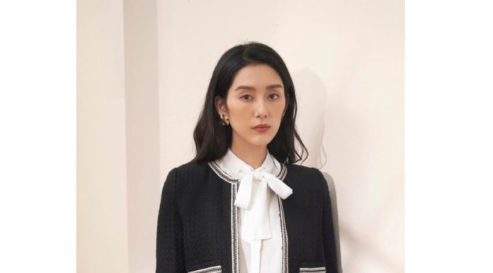 3 Simple yet Elegant Coats for Women to Wear During Tet