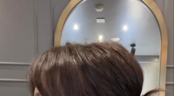 2 Simple and Beautiful Bun Hairstyles for a Chic Look with Turtleneck Sweaters