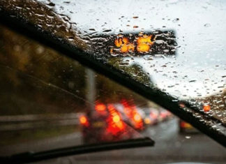 What to consider when driving in heavy rain?