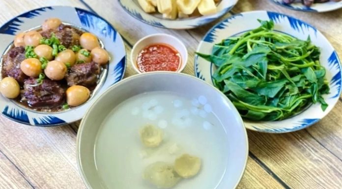 The Correct Order: Boiling Water Spinach with Preserved Plum – Before or After?