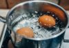 Why does the pot turn black after boiling eggs?