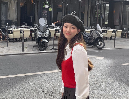 5 Bright-Colored Shirts to Create Youthful Outfits for Women