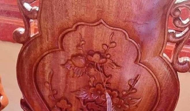 Netizens flaunting their unique techniques for cleaning intricately carved wooden furniture to welcome Tet