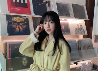 5 Luxurious Items That Make Women Over 40 Look Years Younger