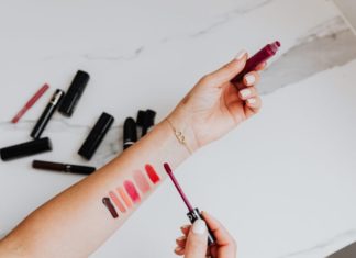 Remember these tips to choose the right cosmetics from the first shopping trip