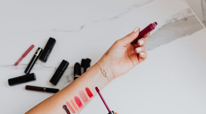 Remember these tips to choose the right cosmetics from the first shopping trip