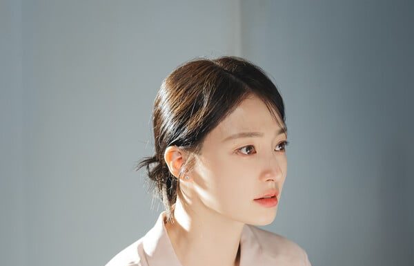 The movie “Marry Me, Take Me” offers a series of glamorous and vibrant makeup looks.