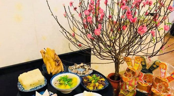 Offering blessings and good luck with the proper “3-day Tet holiday” during the 2024 Kitchen Gods Worship, for homeowners.