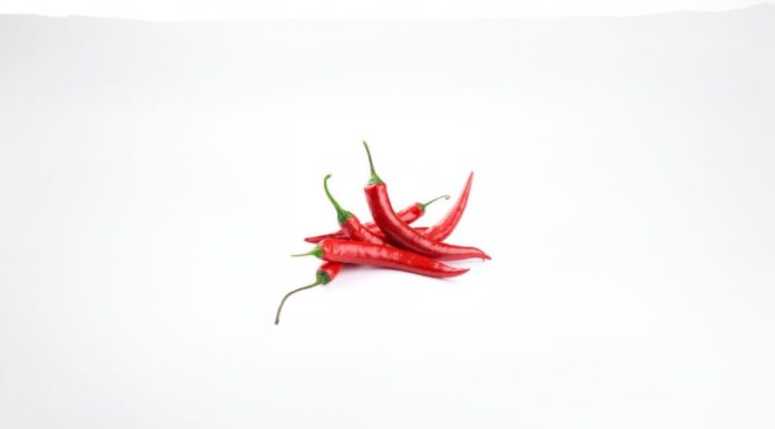 Choose the spiciest peppers by looking at their curves, expert pepper growers reveal the secret to determining pepper spiciness by their shape