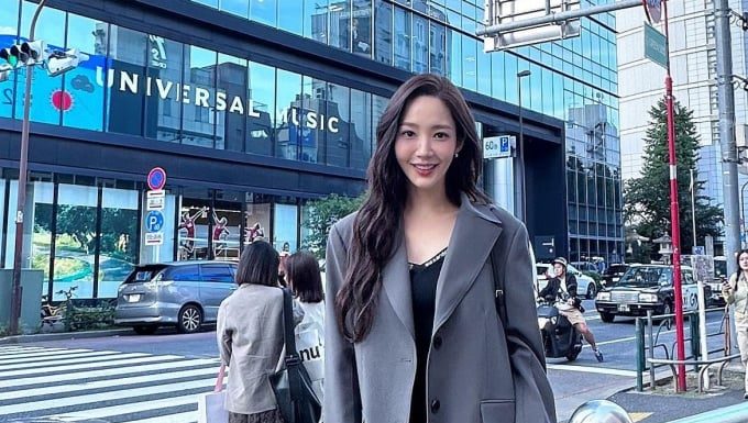 Park Min Young: The Fashion Icon of Kbiz, Effortlessly Stylish with Simple yet Eye-catching Outfits