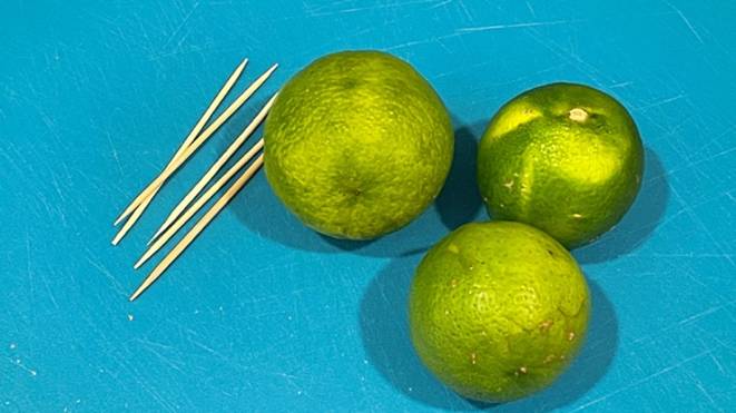 Secret lemon squeezing technique without cutting.