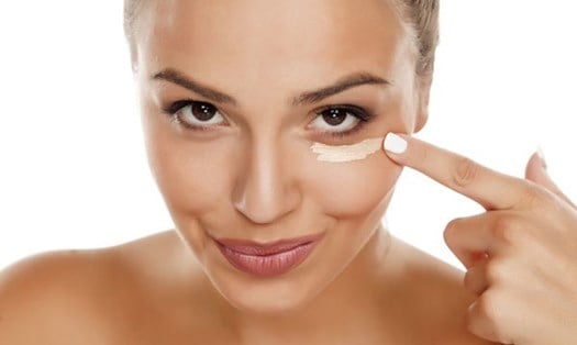 8 Foods Sisters Should Add to Improve Under-Eye Circles