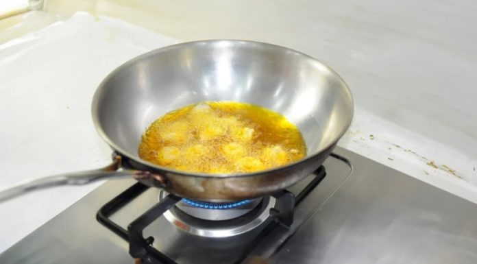 No matter what you’re frying, just add a spoonful of this powder to the pan, no splattering oil, golden crispy food, crunchy and delicious