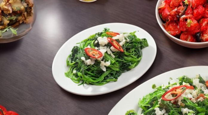 Make Crispy and Green Stir-Fried Water Spinach with Garlic – Add this Ingredient to Prevent Blackening, a Restaurant’s Favorite in 100 Meals.