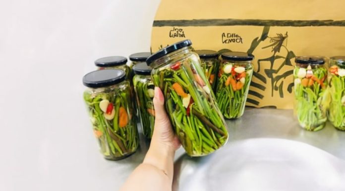 Two refreshing ways to prepare morning glory that are delicious and perfect for Tet holidays. No more boiling or stir-frying, these methods will make your dish crunchy, tasty, and enjoyable without getting bored.