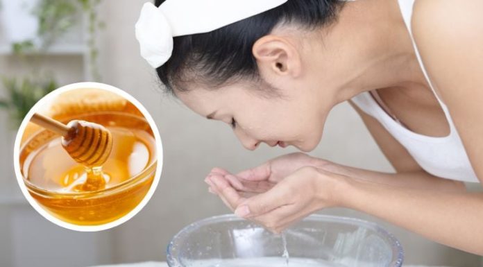 Add a drop of honey to water and wash your face to achieve white, smooth, and moisturized skin