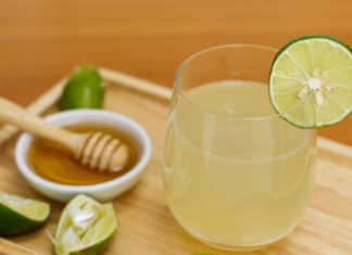 5 Natural Drinks to Help Clear Acne and Enhance Your Figure