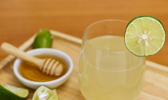 5 Natural Drinks to Help Clear Acne and Enhance Your Figure