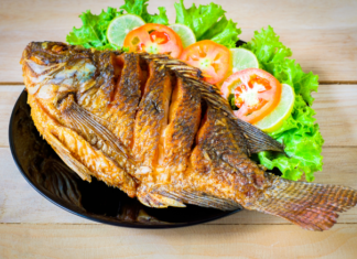 Avoid these 3 mistakes when frying fish, no matter its size, to prevent sticking and breaking