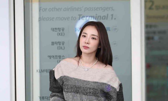 Korean Beauty Queen Looks Like She’s in Her Twenties at 40 Thanks to These Fashion Tips