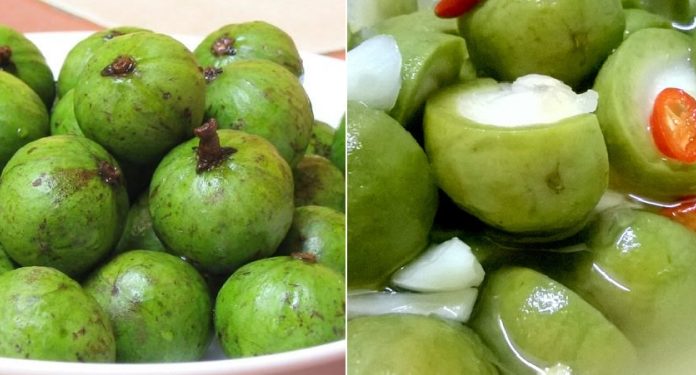 When buying green plums, should you choose young or mature fruits?