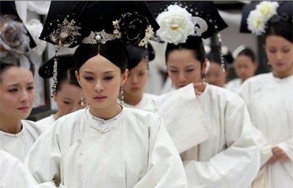 The Emperor’s Demise: What Will Happen to the 3000 Women in the Harem?