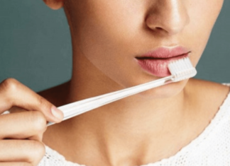 4 Amazing Ways to Beautify with a Toothbrush