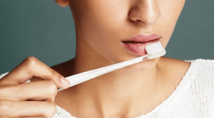 4 Amazing Ways to Beautify with a Toothbrush