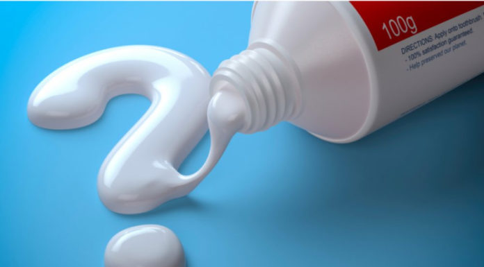 How to easily and conveniently remove nail polish at home