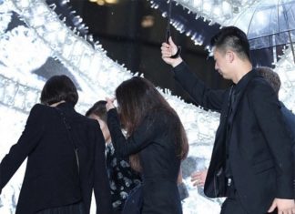 The most forgettable red carpet moments of Asian celebrities in the past year.