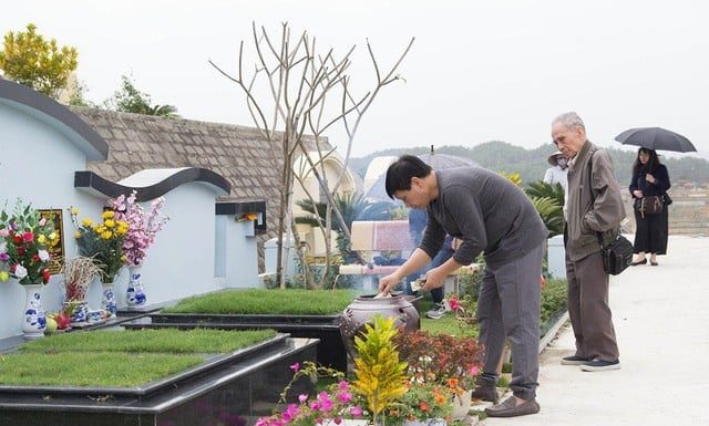 Who are the three people that are “instructed very carefully: ‘These three people will not go to visit the graves of future generations’?”