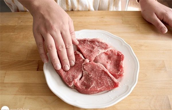 5-Star Restaurants Use This Trick to Make Tender, Juicy Beef Steaks