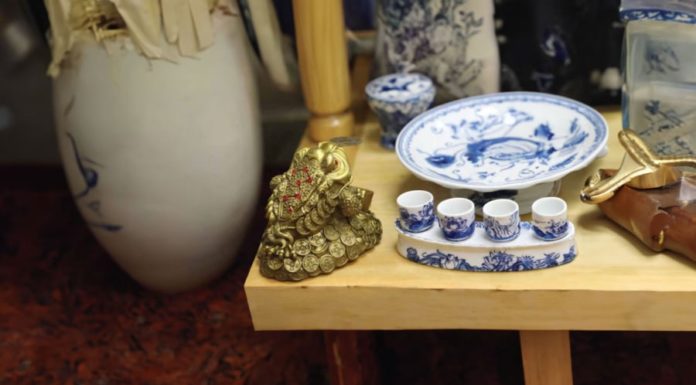 Does the placement of the Money Toad facing in or out affect its effectiveness? Many people do it wrong, causing money to jump out the door and luck to fade away.