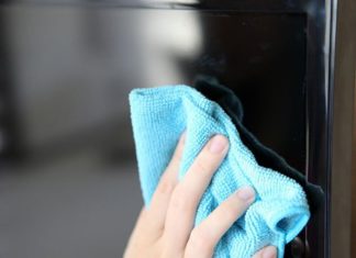 The Ultimate Guide to Making Your TV Screen Shine Like New: A Professional’s Secret to Success.