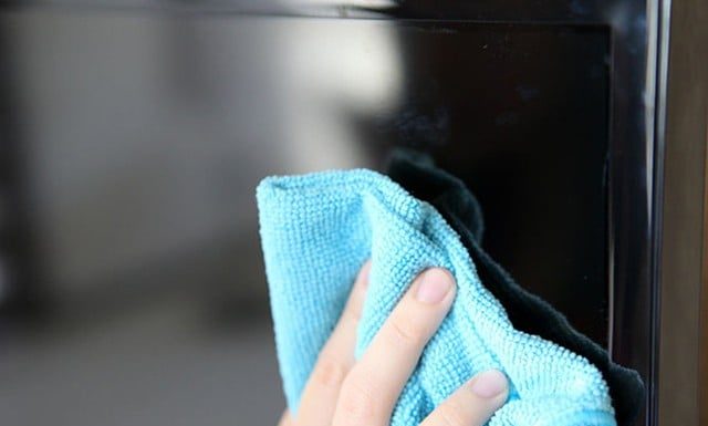 The Ultimate Guide to Making Your TV Screen Shine Like New: A Professional’s Secret to Success.