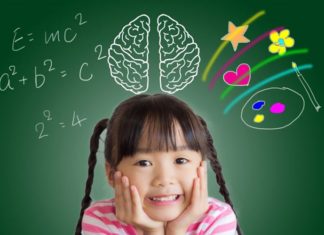 Children show these 3 signs of intelligence from inside the shell: Growing up wealthy, obedient to parents and enjoying happiness.