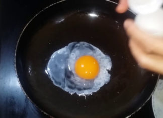 Don’t crack the egg directly into the pan: Add this one thing to make the egg puff up, smooth and fragrant.