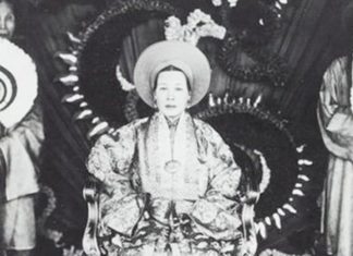 Why did King Bảo Đại’s mother go from being a palace maid to Empress Hoàng Thái Hậu?