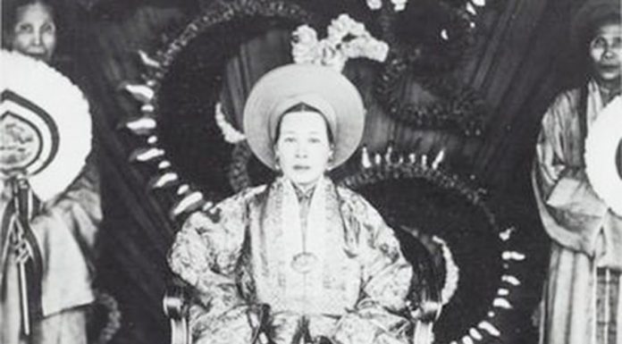 Why did King Bảo Đại’s mother go from being a palace maid to Empress Hoàng Thái Hậu?