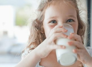 Should You Drink Milk in the Morning or in the Evening for Better Absorption in Your Body?