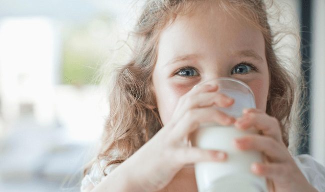 Should You Drink Milk in the Morning or in the Evening for Better Absorption in Your Body?