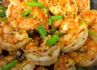 Cook up a deliciously aromatic garlic butter shrimp in just 4 easy steps